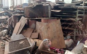 Read more about the article Jual Beli Besi Bekas Harga Tinggi, Proses Cepat & Dibayar Tunai